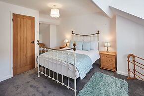 Host Stay Low Barn Cottage