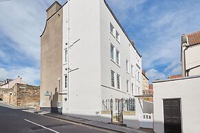 Host Stay Devereux House