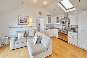 Host Stay The Plaice