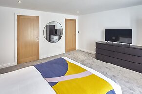 Host Stay The Royal Hideaway