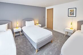 Host Stay The Royal Hideaway