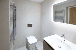 Host Stay The Royal Hideaway