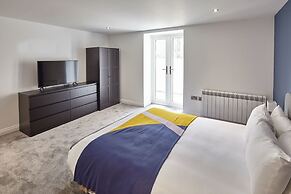 Host Stay The Royal Hideaway