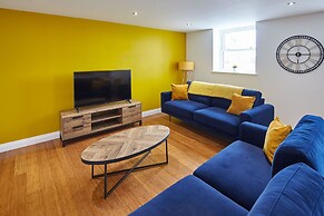 Host Stay The Royal Hideaway