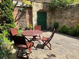 Host Stay Muggles Mews