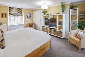 Host Stay Muggles Mews