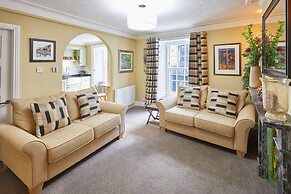 Host Stay Muggles Mews