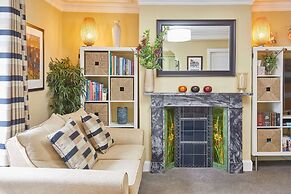 Host Stay Muggles Mews