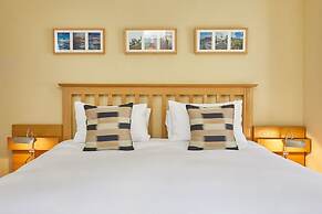 Host Stay Muggles Mews