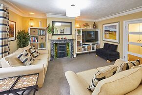 Host Stay Muggles Mews