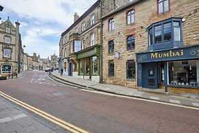 Host Stay Muggles Mews