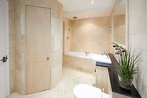 Host Stay Muggles Mews