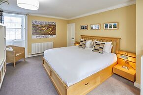 Host Stay Muggles Mews