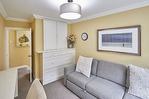 Host Stay Muggles Mews