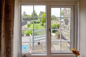 Host Stay Honeysuckle Cottage