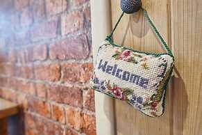 Host Stay Honeysuckle Cottage