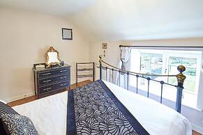 Host Stay Honeysuckle Cottage