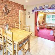 Host Stay Honeysuckle Cottage