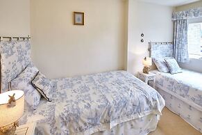 Host Stay Honeysuckle Cottage