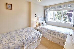 Host Stay Honeysuckle Cottage