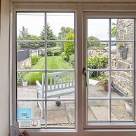 Host Stay Honeysuckle Cottage