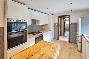 Host Stay Raven House