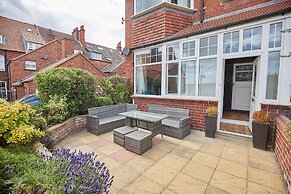 Host Stay Raven House