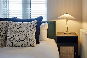 Host Stay Raven House