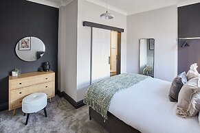 Host Stay Raven House