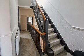 Host Stay Raven House