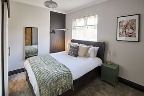 Host Stay Raven House