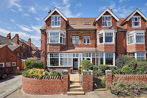 Host Stay Raven House