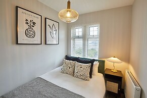 Host Stay Raven House