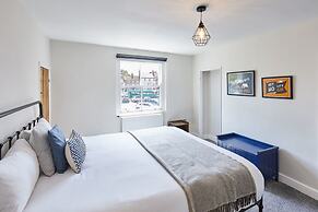 Host Stay 2 College Square