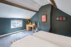 Host Stay 2 College Square