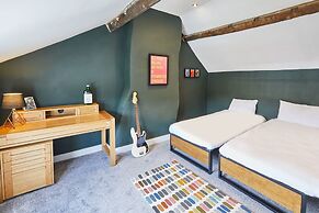 Host Stay 2 College Square