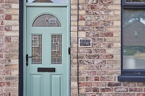 Host Stay The Railman s House