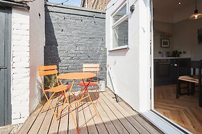 Host Stay The Railman s House