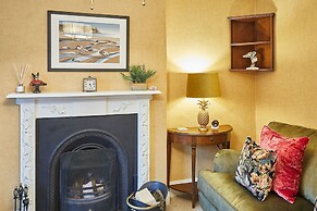 Host Stay Sixpence Cottage