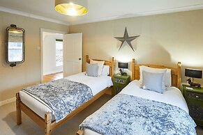 Host Stay Sixpence Cottage