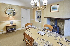 Host Stay Sixpence Cottage
