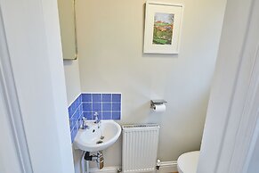 Host Stay Sixpence Cottage