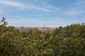 Host Stay Coach Cottage