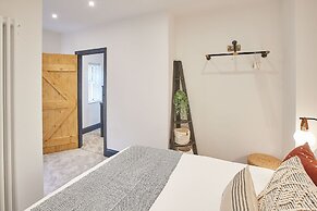 Host Stay Grumbles Cottage