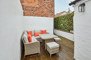 Host Stay Hutton House