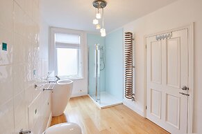 Host Stay Hutton House