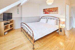 Host Stay Hutton House