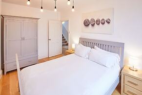 Host Stay Hutton House