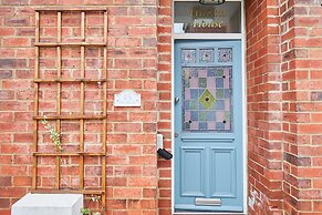 Host Stay Hutton House