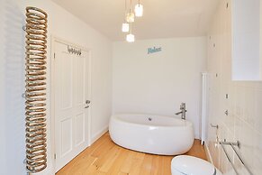 Host Stay Hutton House